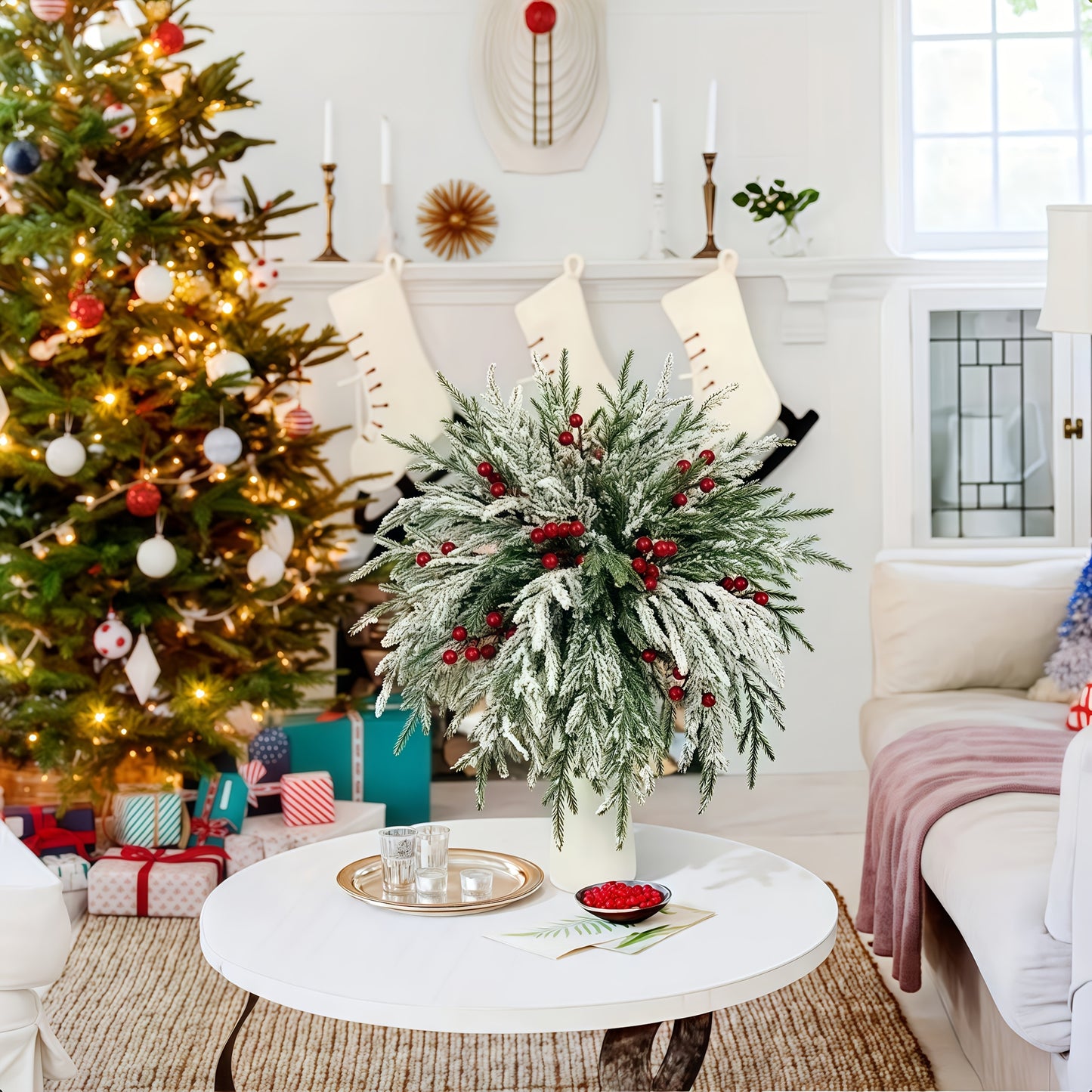 L&amp;B® Schneebedeckte Zweige der Norfolk-Kiefer